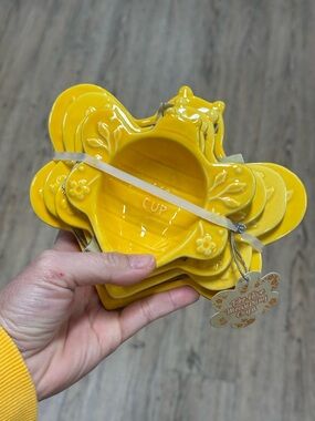 Yellow Bee-Themed Ceramic Measuring Cups